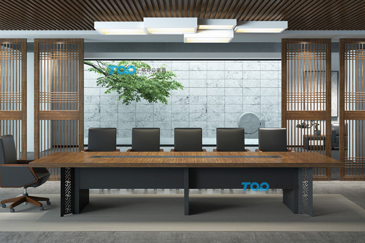 穩(wěn)重厚實(shí)會(huì)議桌體現(xiàn)出辦公室無限空間，滿足了能為會(huì)議激情充分提升了辦公效率