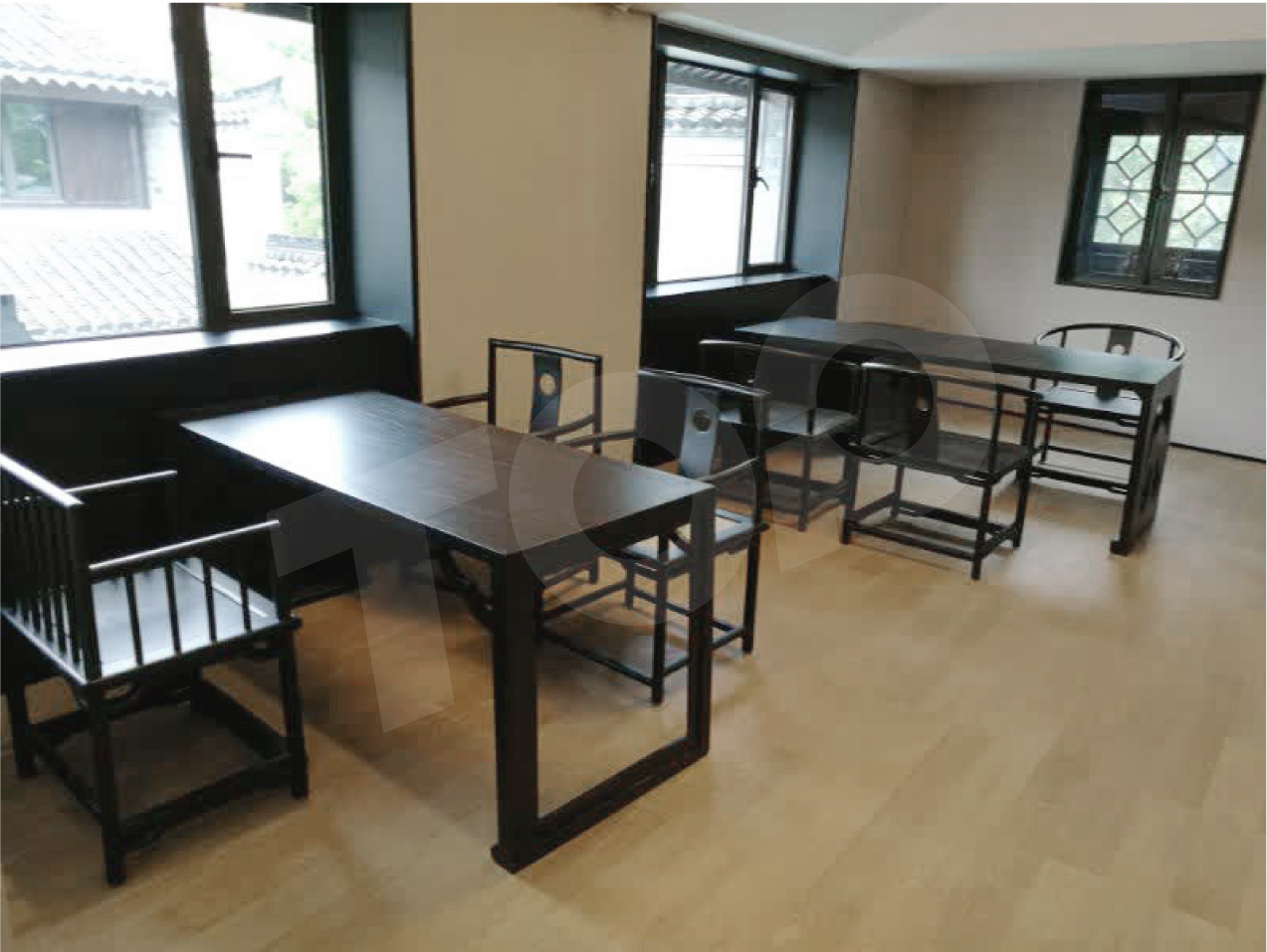 一對一洽談實木桌椅