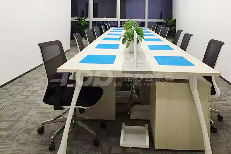 職員卡位.jpg 職員卡位.jpg