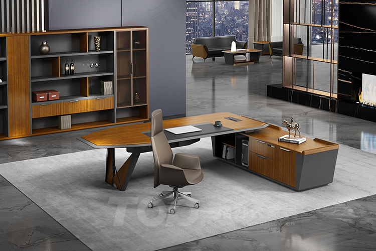 2000、1800領(lǐng)航班臺(tái)內(nèi)側(cè).jpg 2000、1800領(lǐng)航班臺(tái)內(nèi)側(cè).jpg