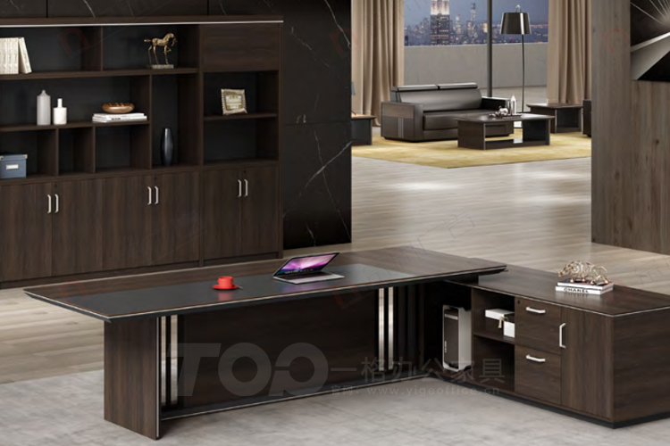 班臺(tái)內(nèi)側(cè).jpg 班臺(tái)內(nèi)側(cè).jpg