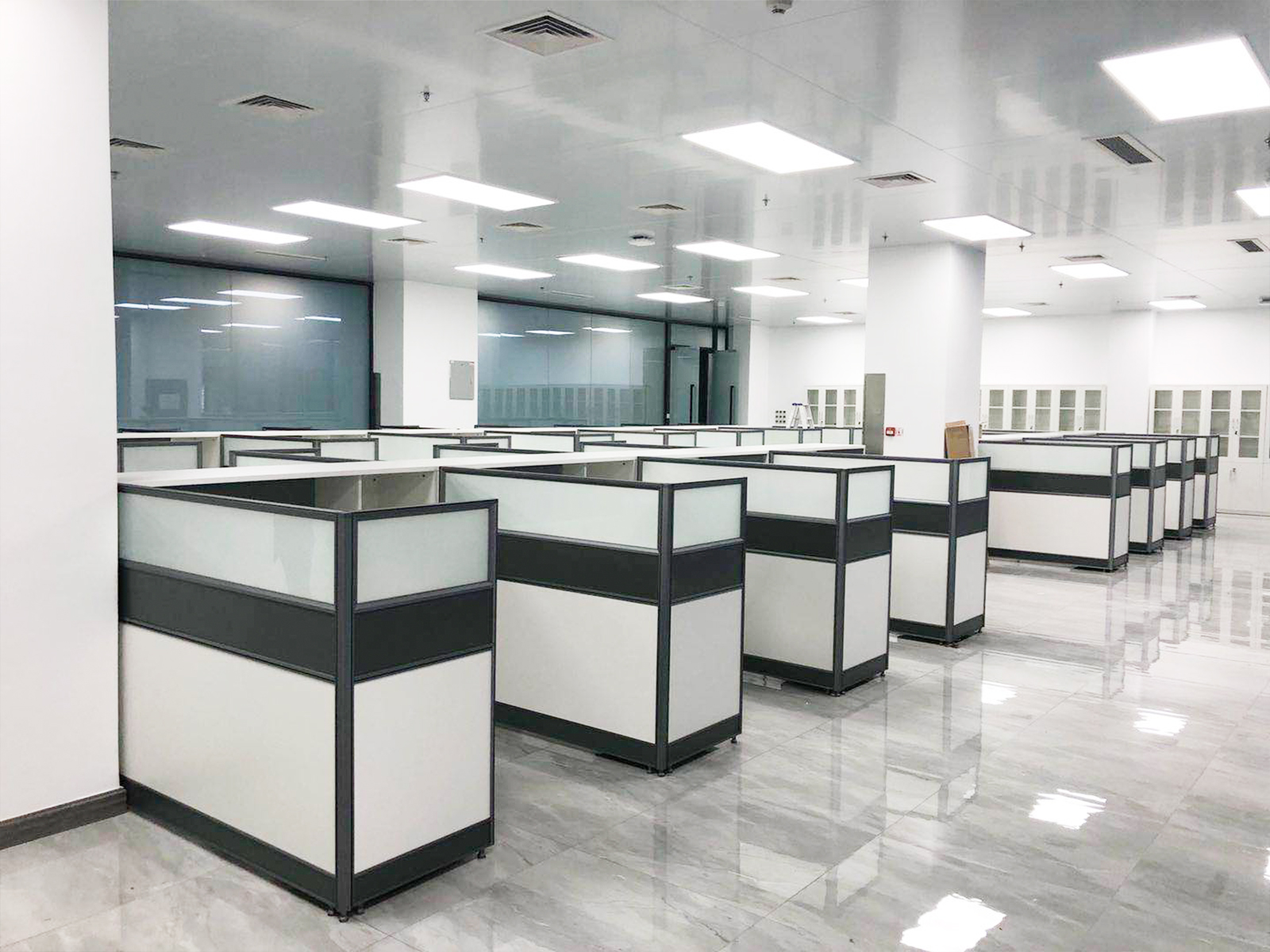 職員屏風(fēng)辦公桌定制產(chǎn)品.jpg 職員屏風(fēng)辦公桌定制產(chǎn)品.jpg